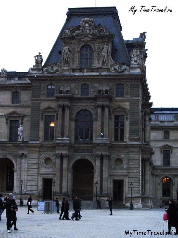 Здание Лувра