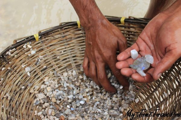 Необработанные драгоценные камни Шри-Ланки