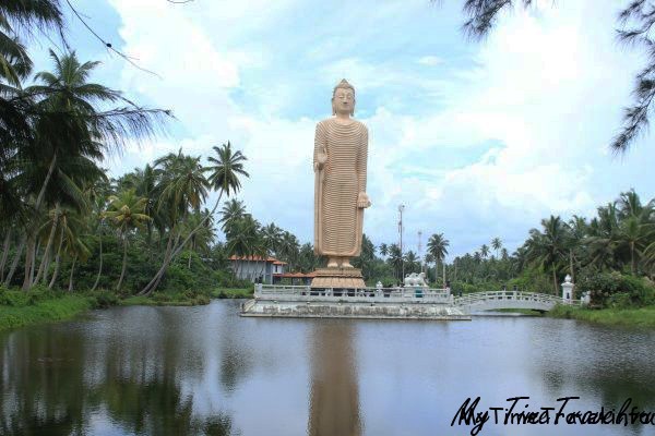 Статуя Будды на Шри-Ланке