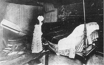 Кровать в мастерской Гауди при Саграда Фамили