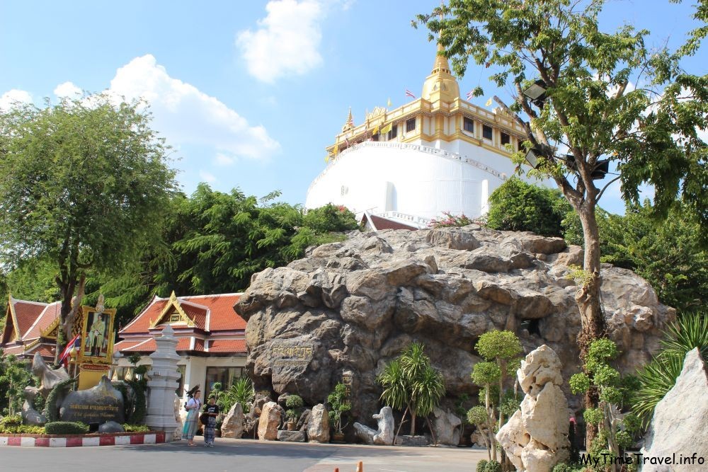 Храм Золотой горы (Ват Сакет) в Бангкоке