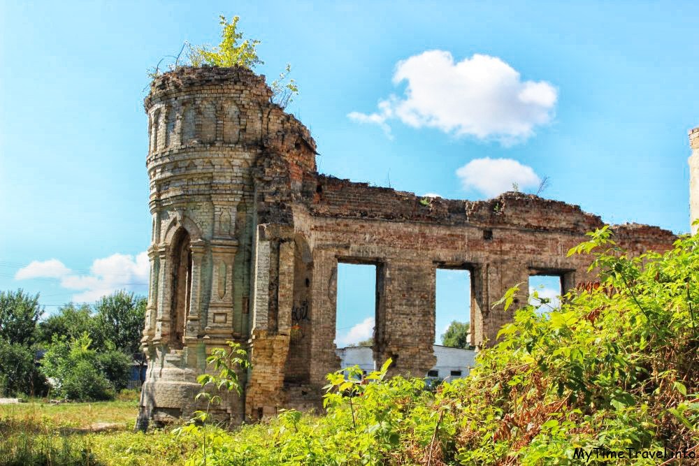 Руины Немешаевского замка
