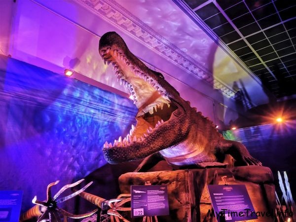 Огромный крокодил на выставке Динозавры морских глубин