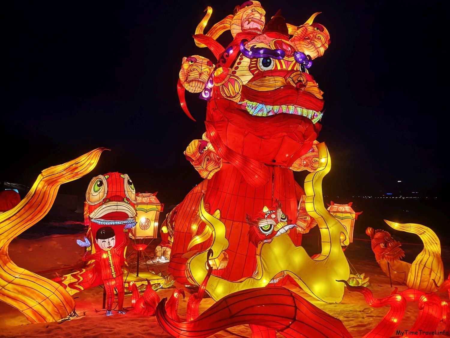 Китайский дракон красный 