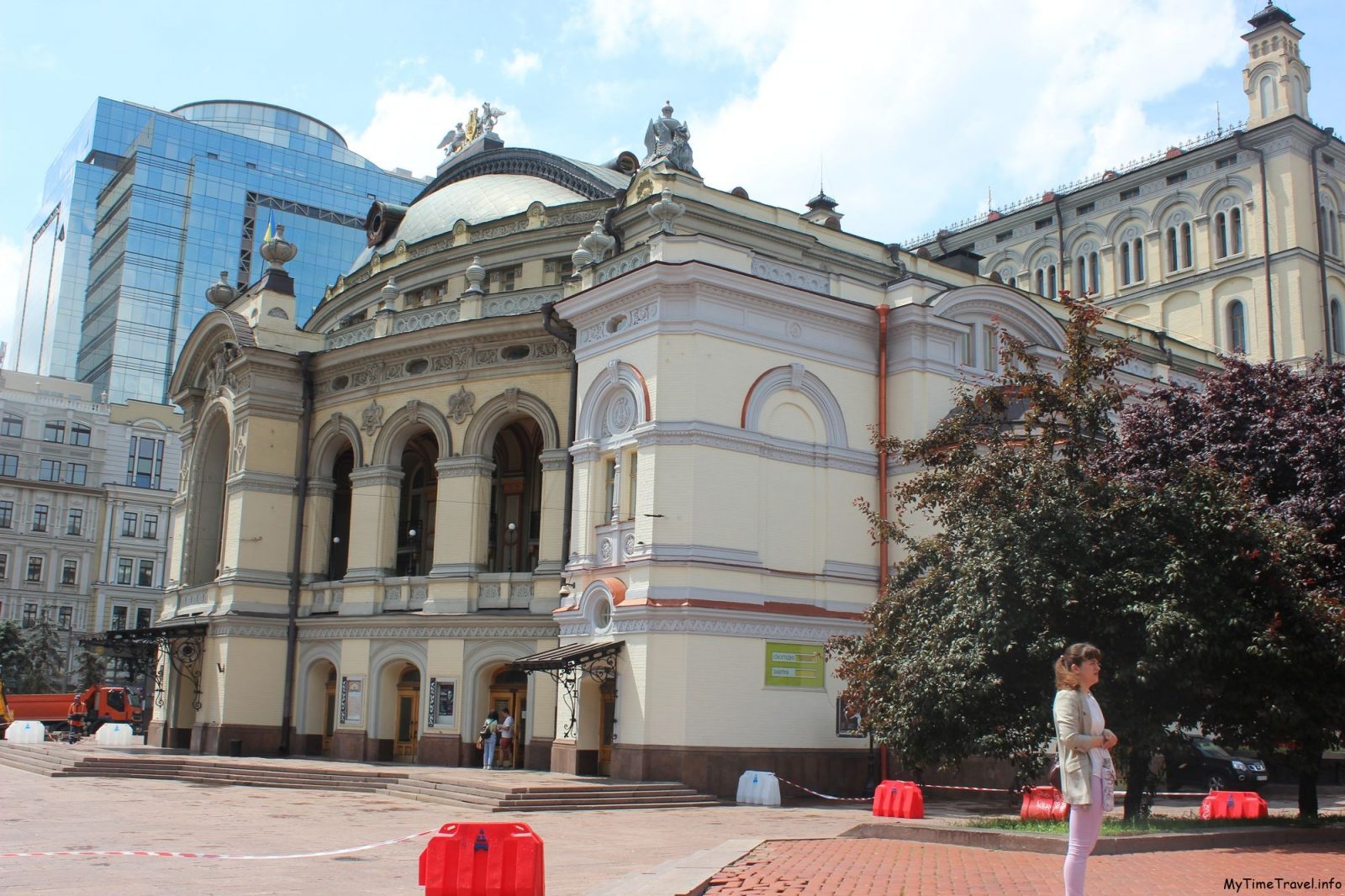 Закулисье оперного театра в Киеве