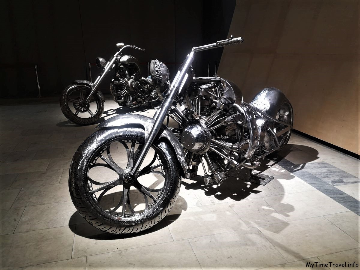 Мотоциклы из металла на выставке в Киеве 2021