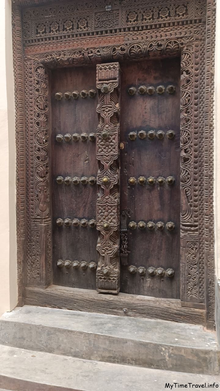 Двери в Стоун Тауне Занзибар
