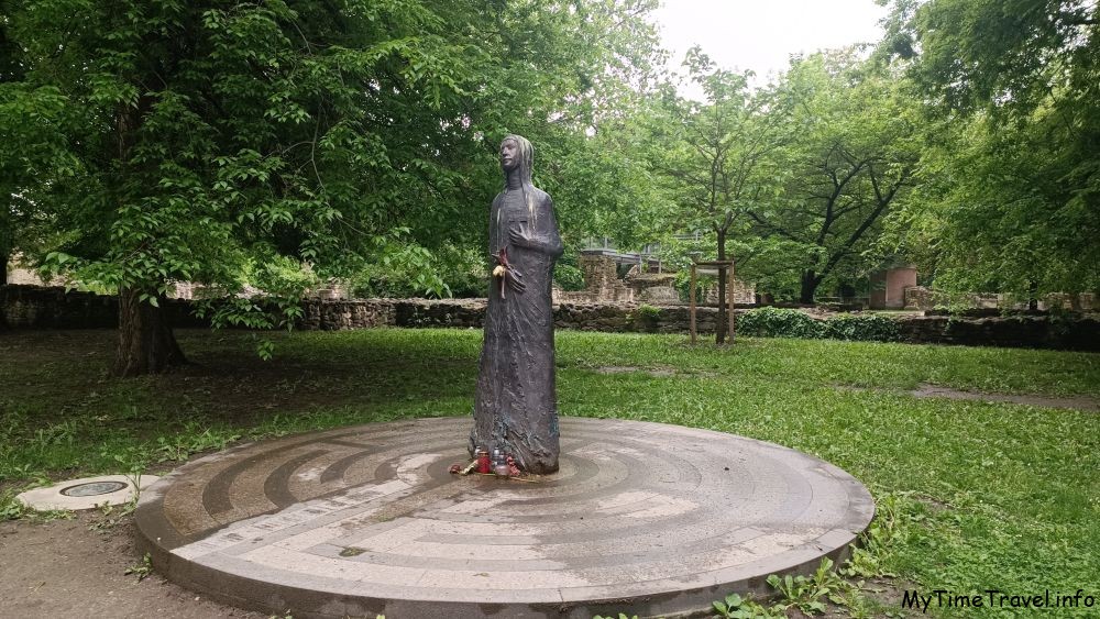Памятник Святой Маргарет на острове Маргит