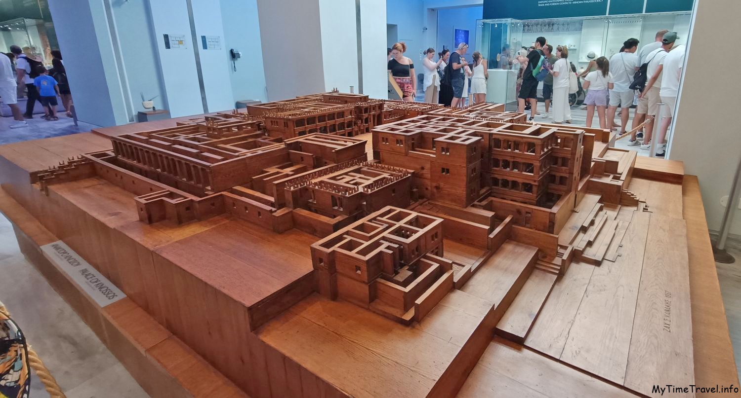 Деревянный макет Кносского дворца