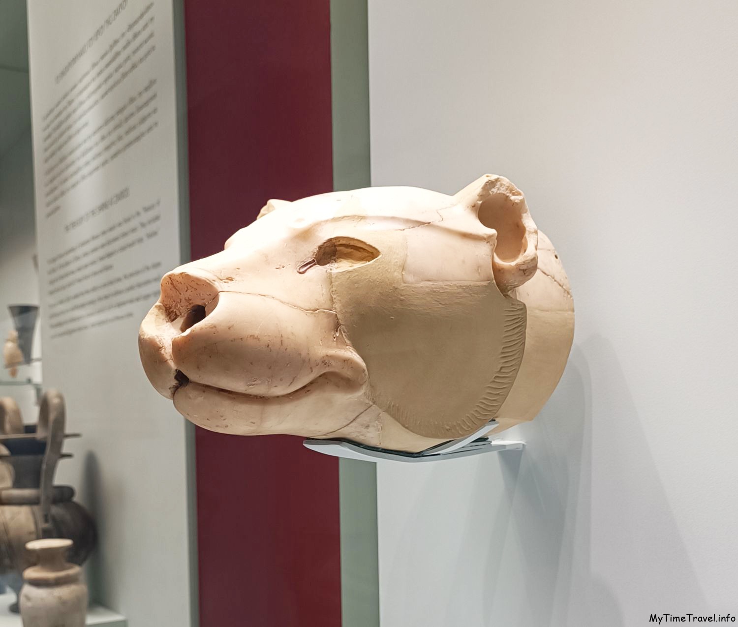 Ритон в виде головы львицы